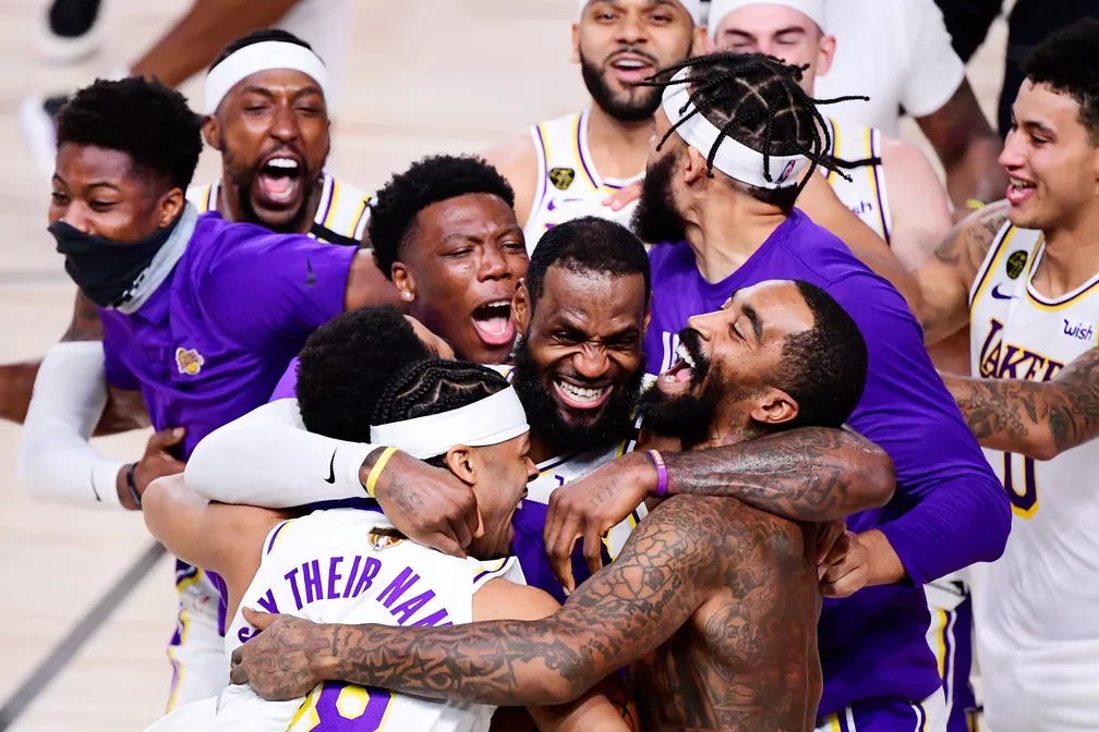 Lakers tornam-se campeões da NBA 10 anos depois com LeBron a fazer história