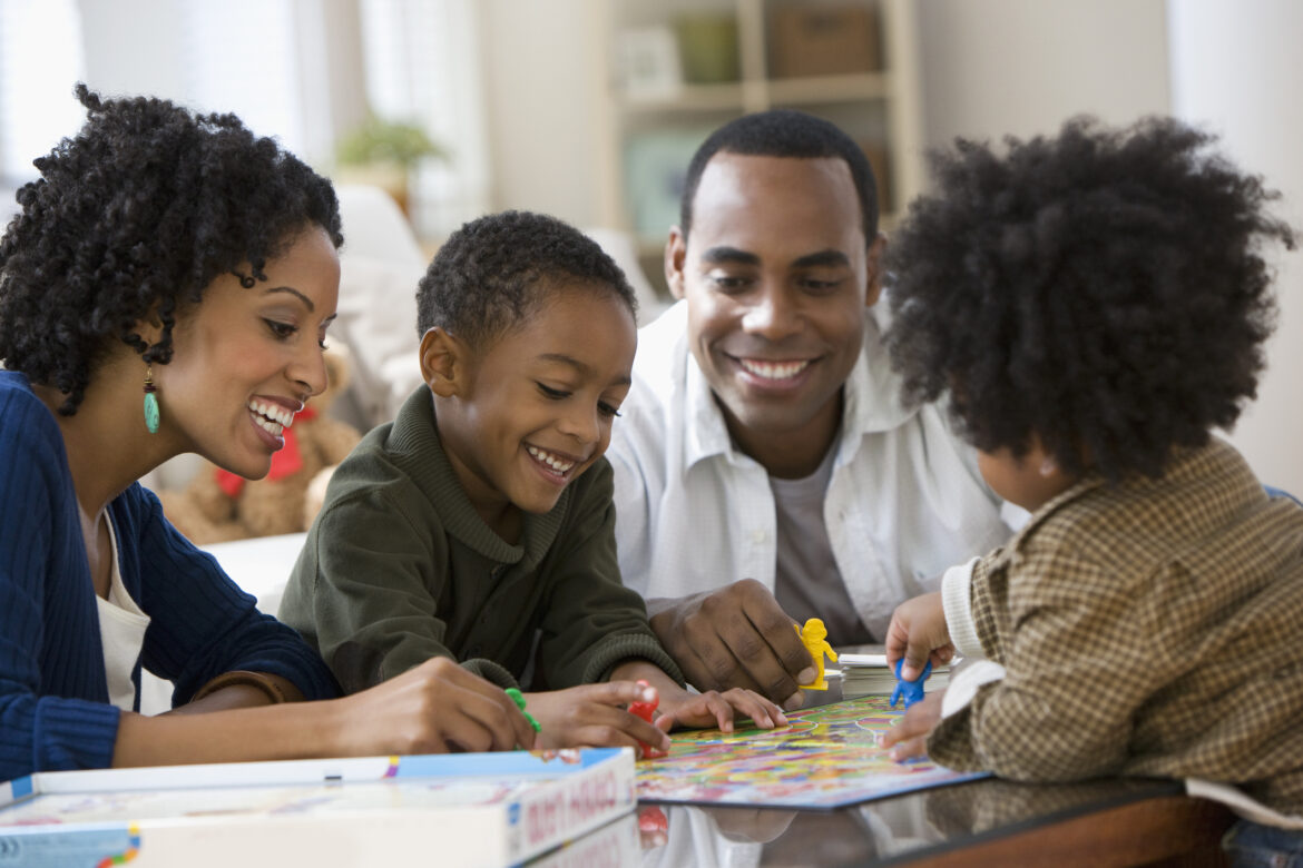 Como se divertir com os filhos em casa?