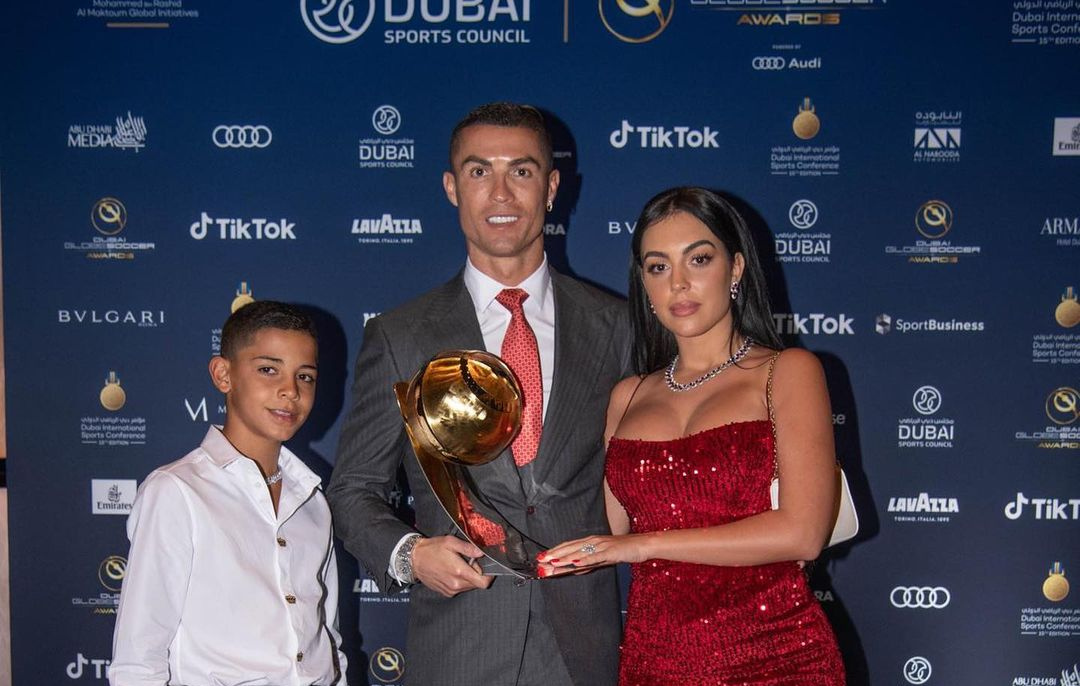 Cristiano Ronaldo foi eleito jogador do século no Dubai Globe Soccer Awards