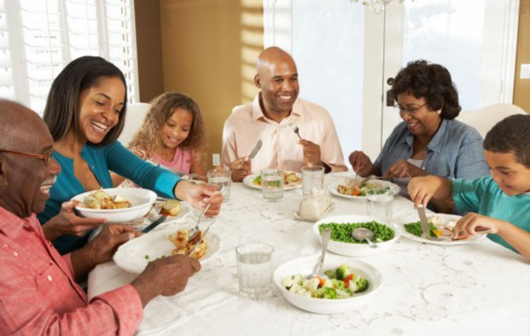 Visitas no fim de semana? Não há problema! Saiba como fazer o arranjo perfeito para uma mesa de almoço e jantar