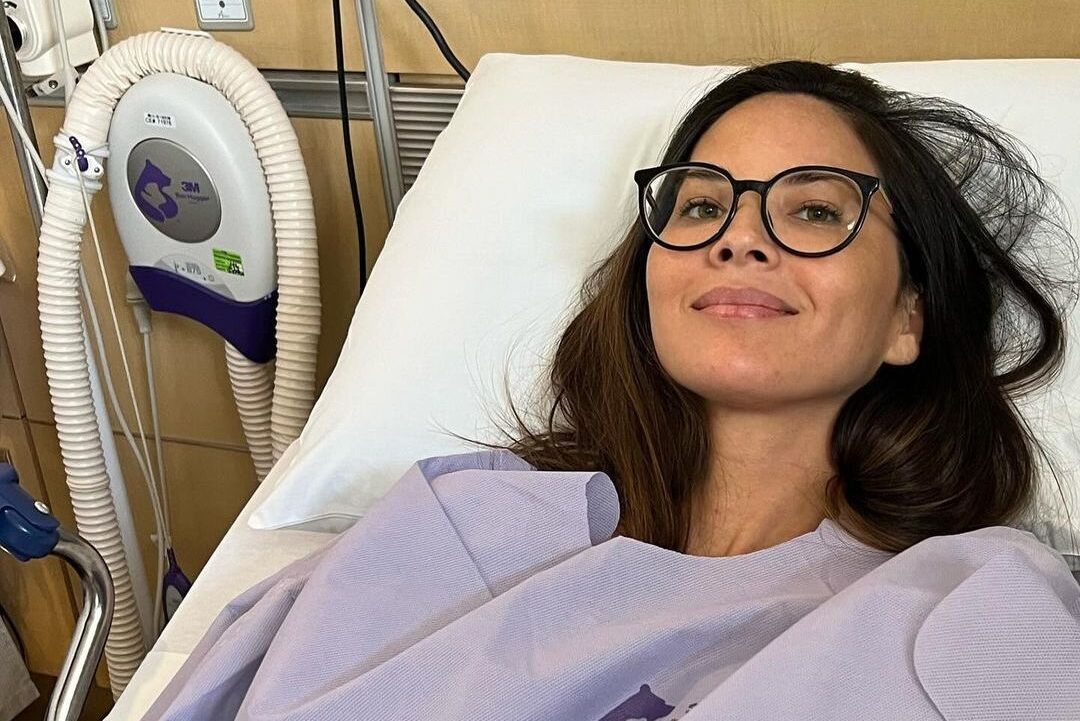 Actriz Olivia Munn revela que está a combater o cancro da mama