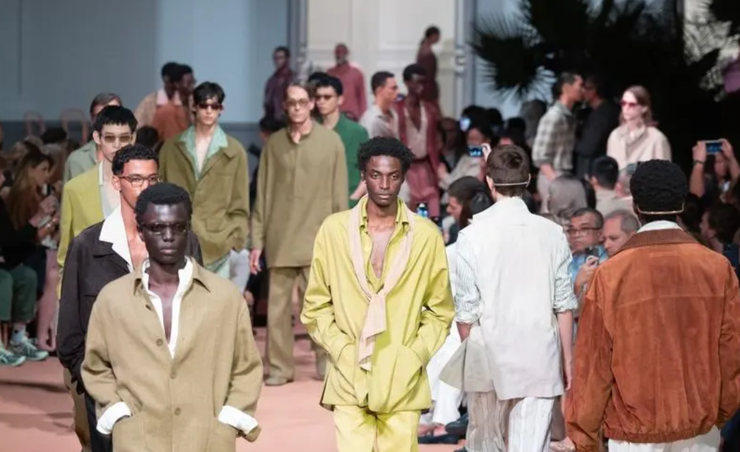 Glamour maturidade e sofisticação marcam o desfile da Zegna Primavera Verão 2026 no Dubai